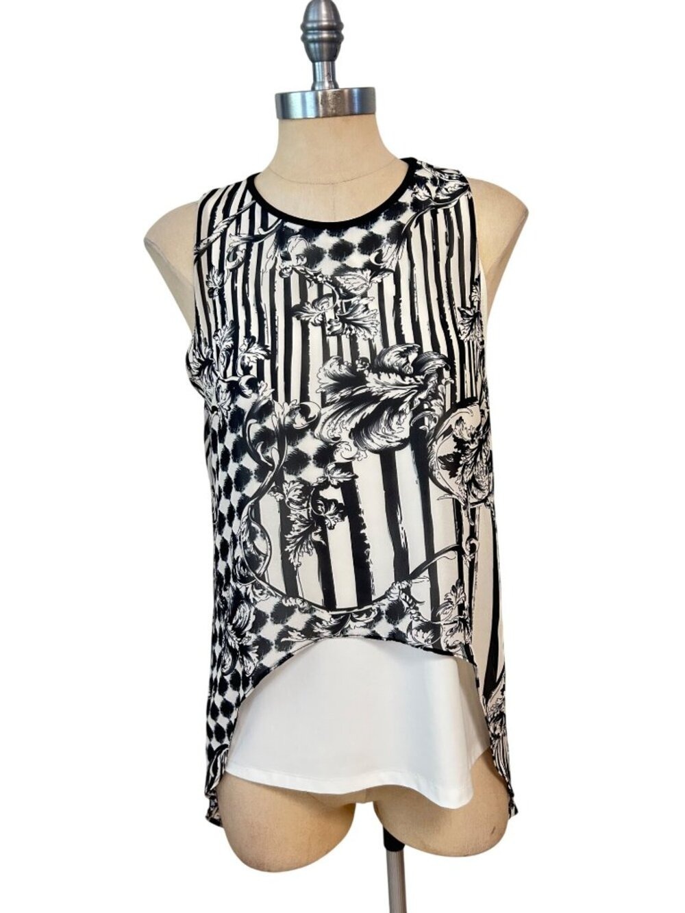 Scapa Lauren Perre Black & White Sheer Sleeveless Printed High-Low Top Small